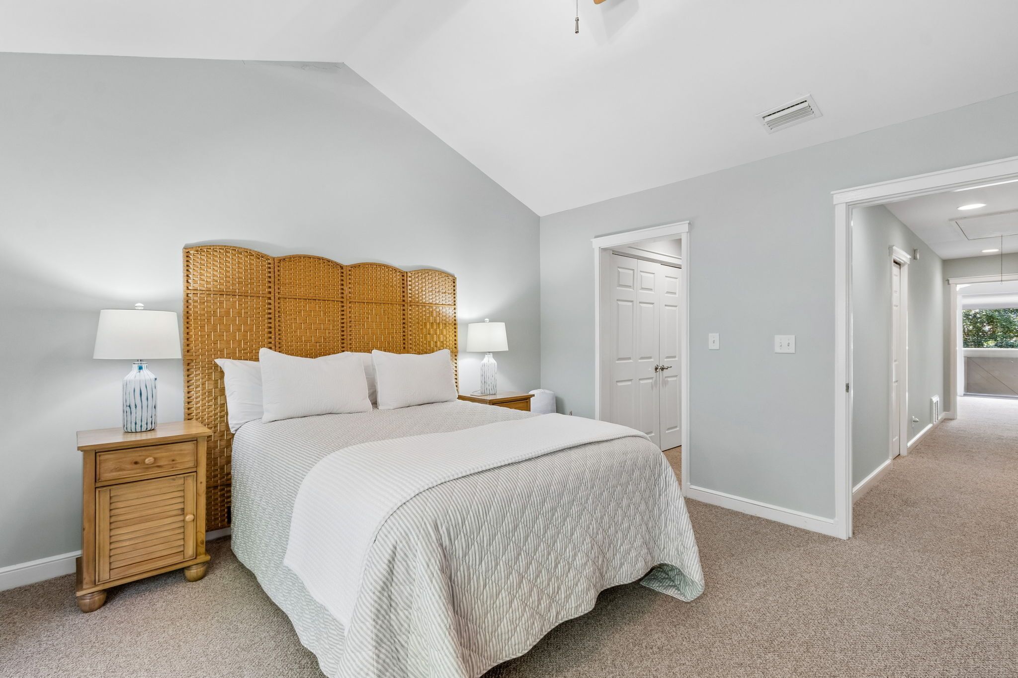 2 bedrooms, iron/ironing board, Internet, bed sheets
