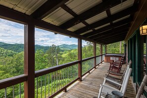 Property grounds - Stunning View Retreat: 3 Kings, Hot Tub, Fire Pit & 10 Minutes to Pigeon Forge  (Sevierville)