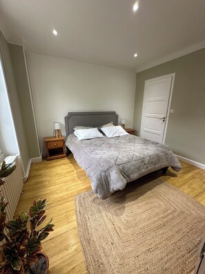 6 makuuhuonetta, silitysrauta/-lauta, ilmainen Wi-Fi, vuodevaatteet