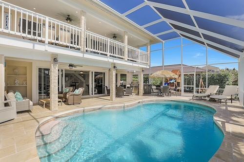 Luxury WaterFront Pool Home, Beach Parking, Pool/PingPong Tbl