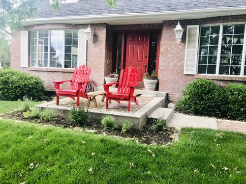 Spacious, Beautiful 7 bedroom Home on the Mountain w Hot Tub (weeklydiscount!)