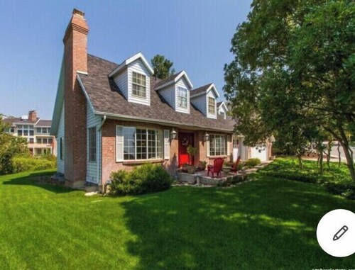 Spacious, Beautiful 7 bedroom Home on the Mountain w Hot Tub (weeklydiscount!)