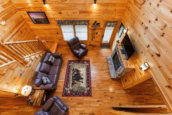 Smart TV, fireplace, video games, Netflix - Family Escape at Country Memories – Theater Room, Pool Table,& Backyard MiniGolf (Sevierville)