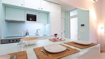 KylskÄp, mikrovÄgsugn, ugn och spishÀll