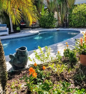 Alberca al aire libre y alberca climatizada