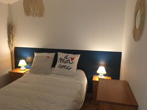 2 chambres, fer et planche à repasser, lit parapluie, Wi-Fi gratuit