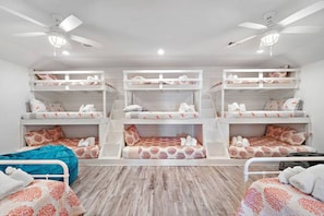 6 bedrooms, desk, iron/ironing board, travel cot - Spacious Home with Game Room, Deck & Bunk Room (Surfside)