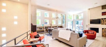 Sunny, gorgeous contemporary home, close to downtown Ketchum.