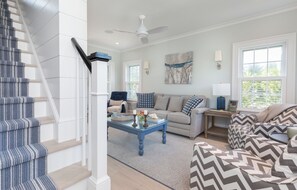 Smart-tv, bøger, musikbibliotek, stereoanlæg