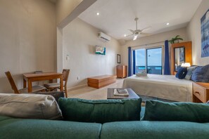 2 bedrooms, in-room safe, free WiFi, bed sheets - Oceanfront Condo – 2 Suites – Walk to Playa Norte and Downtown (Isla Mujeres)