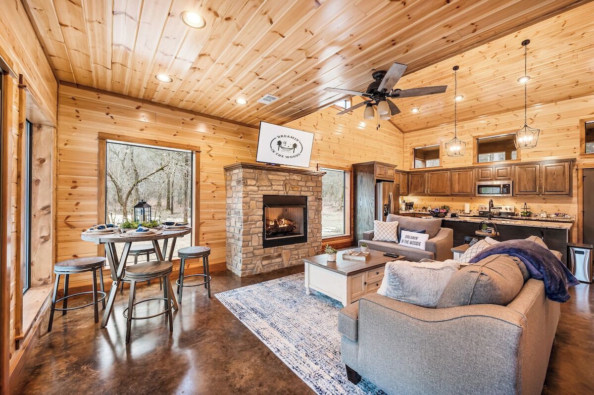 Smart TV, chimenea, futbolito y tenis de mesa 