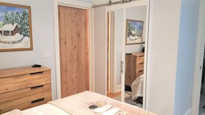 1 bedroom, iron/ironing board, free WiFi, bed sheets - Modern, Smart 1Bed -Private Entry. Boston's Best Location Close to Everything (Boston)