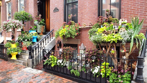 A brick building with a sign reading "22 Miller Street." - Modern, Smart 1Bed -Private Entry. Boston's Best Location Close to Everything (Boston)