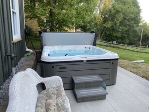 Bañera de hidromasaje al aire libre