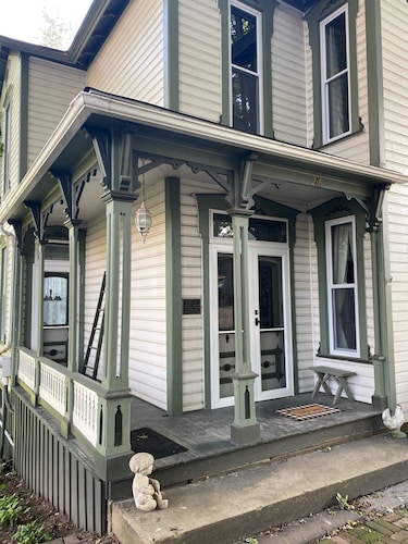 Hillside Haven Historic Vacation Home in Deersville by Tappan & Clendening Lakes