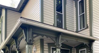 Hillside Haven Historic Vacation Home in Deersville by Tappan & Clendening Lakes