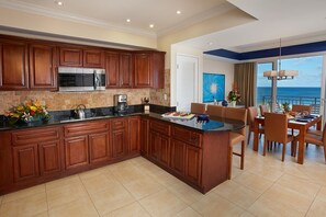 Dining - Divi Beach Villas Towers Penthouse, Oceanview, Kitchen, Resort Amenities (Noord)