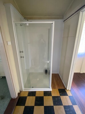 Bathtub, hair dryer, towels, soap - Abbey Beach Oasis (Abbey)