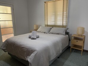 4 Schlafzimmer, Schreibtisch, Bügeleisen/Bügelbrett, Reisekinderbett
