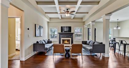 5br/3ba, sleeps 12! Newly renovated w/ media room!