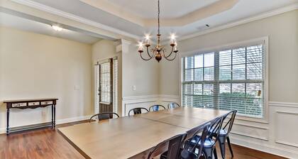 5br/3ba, sleeps 12! Newly renovated w/ media room!