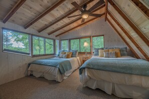 3 عدّة غرف نوم ومكواة/لوح كي وواي فاي وملاءات أسرّة