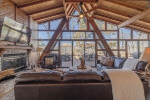 TV, foosball - The Ridge by Innsbrook Vacations! (Innsbrook)