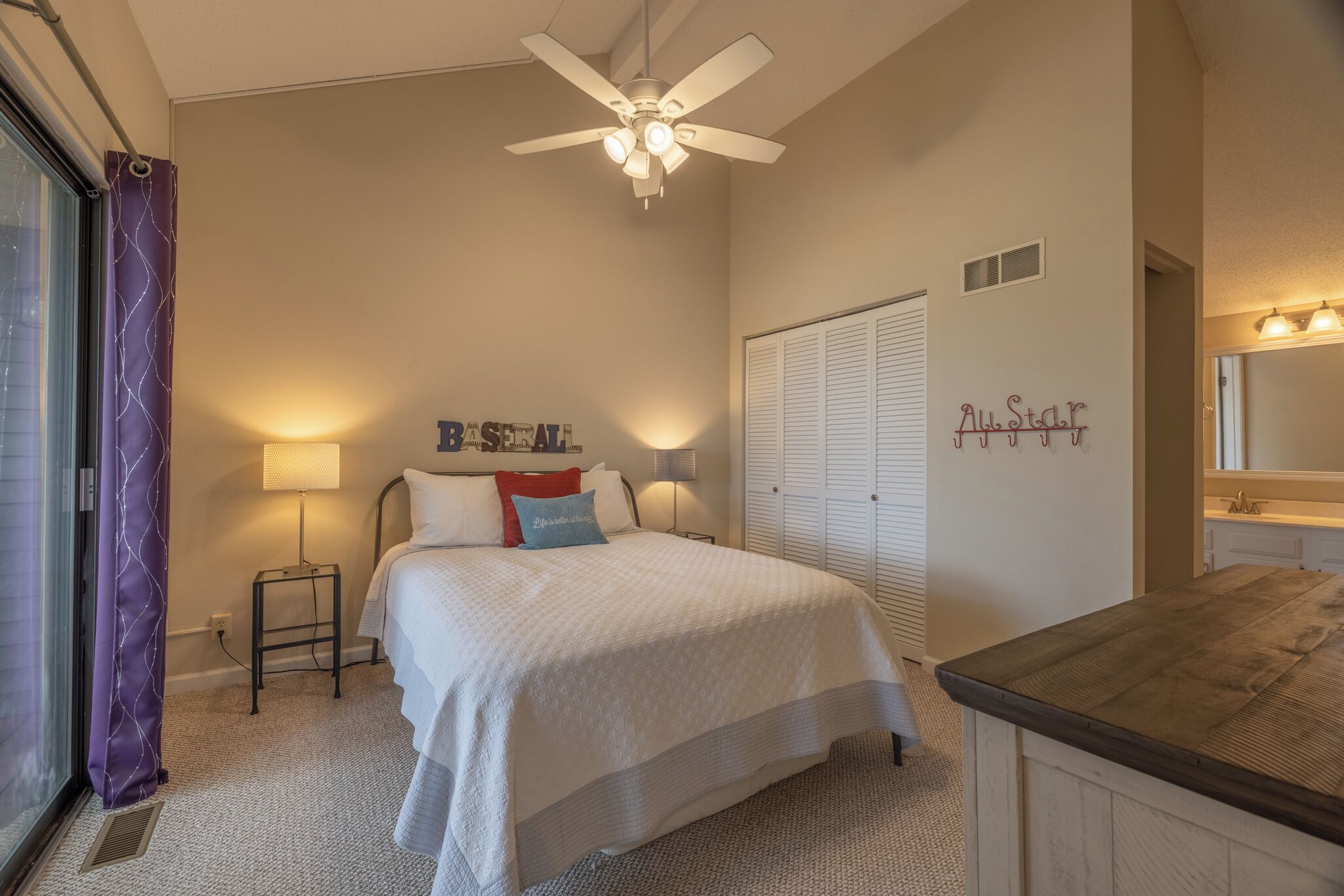 3 室のベッドルーム、WiFi、ベッドシーツ