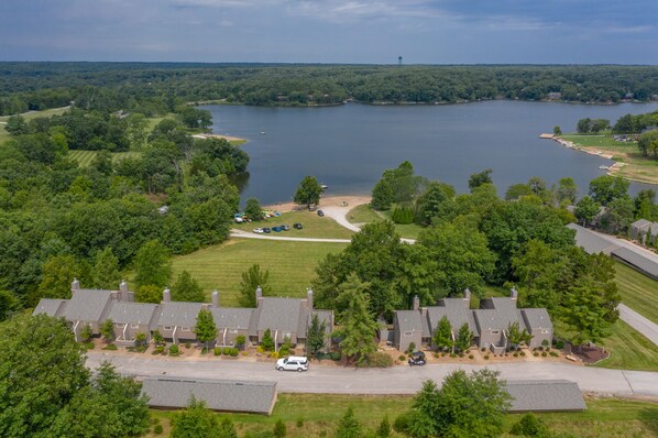 A residential area with houses, a lake, and a golf course.