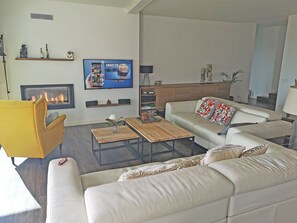 Smart TV, fireplace, video games, stereo