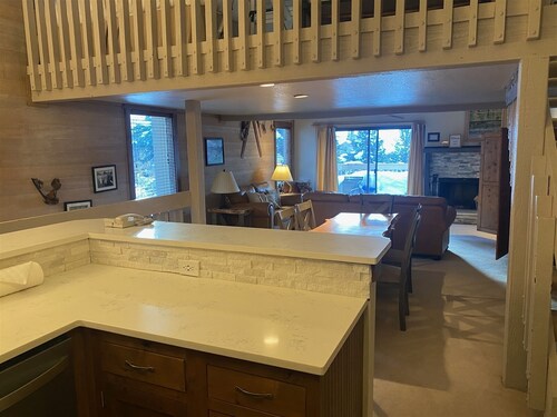Snow Creek 1551 - Ski-in/Ski-out + Pool & Hot Tub