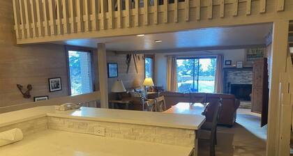Snow Creek 1551 - Ski-in/Ski-out + Pool & Hot Tub