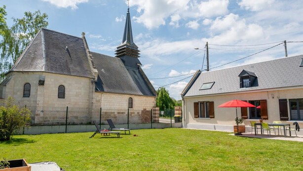 A building with a large tower and a smaller attached structure. - Charming Getaway with Garden, WiFi, and Garage in Scenic Gouy-les-Groseillers (Gouy-les-Groseillers)
