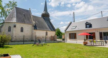 Charming Getaway with Garden, WiFi, and Garage in Scenic Gouy-les-Groseillers