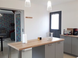 Interior - Charming Getaway with Garden, WiFi, and Garage in Scenic Gouy-les-Groseillers (Gouy-les-Groseillers)