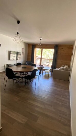 TV - 4-room apartment at the foot of the slopes and resort center (Allos)