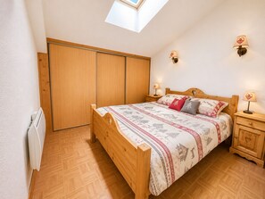 2 bedrooms, WiFi - Ski-in apartment with indoor pool (Flumet)