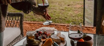 Serene Pet-Friendly Escape with Stunning Views