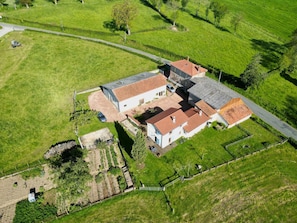 Exterior - Authentic Cottage with High-Speed Internet in Amions-Vézelin (Amions-Vézelin)