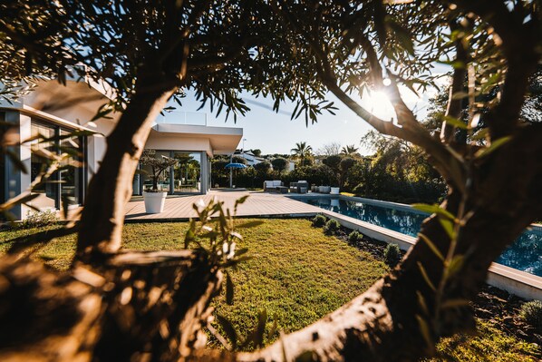 Outdoor pool, a heated pool