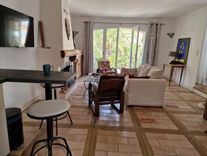 Smart TV, fireplace, ping pong - Historic ambience in an ideal location between the beaches and the Cévennes (Alignan-du-Vent)