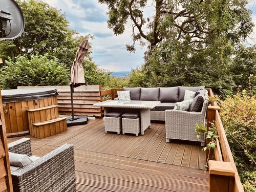 Mountain View Lodge, Luxury Woodland Lodge with Hot Tub