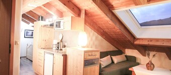 Modernes Alpen Studio mit Balkon& Bergblick by Schirsner