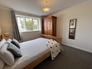 House, Multiple Beds | 3 bedrooms, iron/ironing board, free WiFi, bed sheets