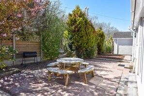 House, Multiple Beds | Property grounds - 3 Bedroom Bungalow Moelfre- Private Garden,parking (Moelfre)