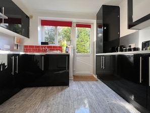 House, Multiple Beds | Private kitchen - 3 Bedroom Bungalow Moelfre- Private Garden,parking (Moelfre)