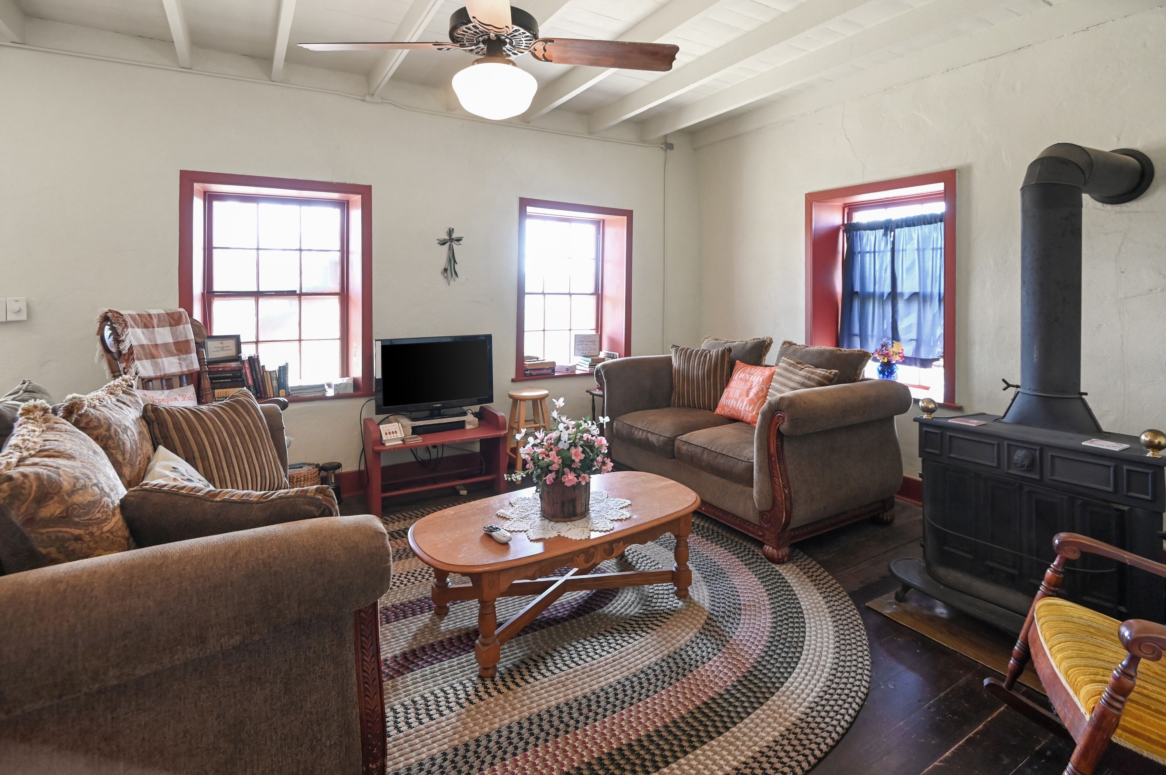 House, 5 Bedrooms | Living area