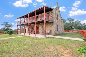 House, 5 Bedrooms | Exterior