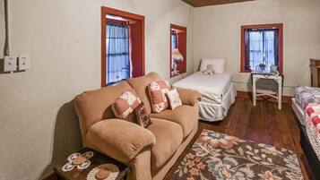 House, 5 Bedrooms | Interior