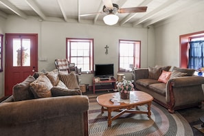 House, 5 Bedrooms | Living area - Stein Haus Ranch 4 Bedroom Home by RedAwning (Castell)